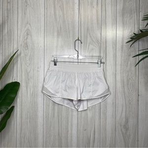 Lululemon Hotty Hot Short II *2.5" White size 8 Reg W7ATGR